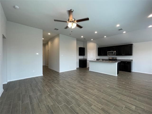 Building Photo - 5808 Utopia Dr