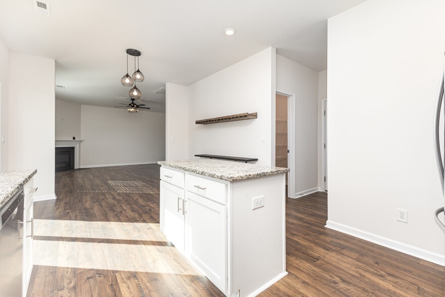 Building Photo - 7619 Nolen Farm Dr