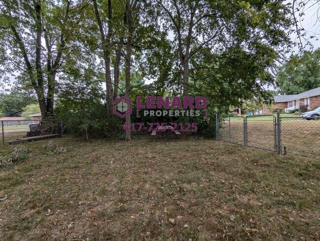 Building Photo - Spacious 3 Bedroom Home!