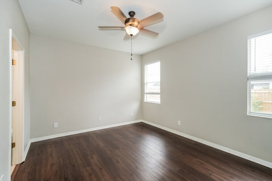 Building Photo - 8574 Deer Chase Dr