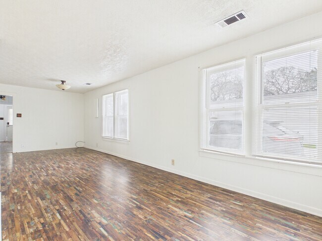 Building Photo - 138 Watson St