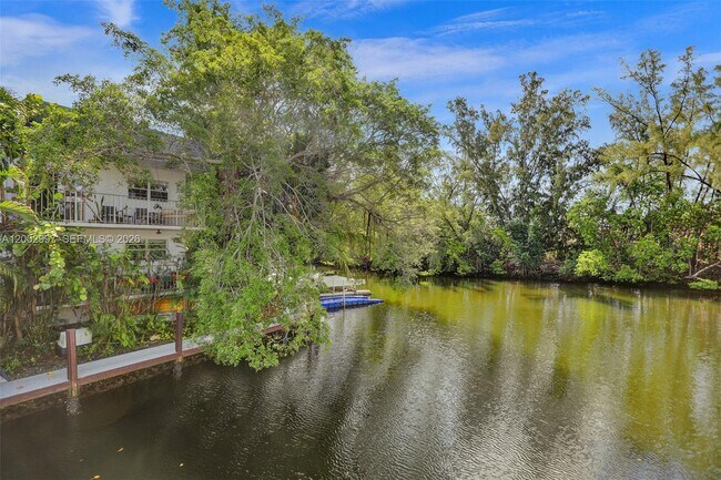 Building Photo - 1860 Venice Park Dr