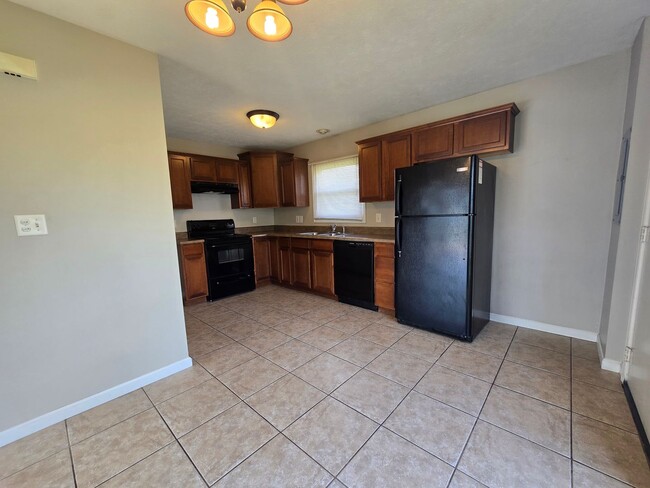 Building Photo - 3 Bedroom Century Modern Home