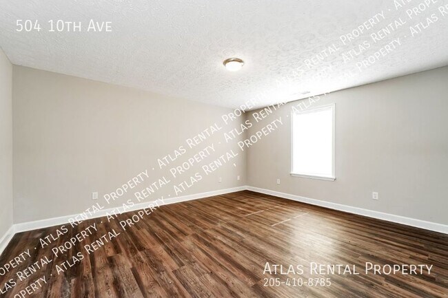 Building Photo - 504 10th Ave