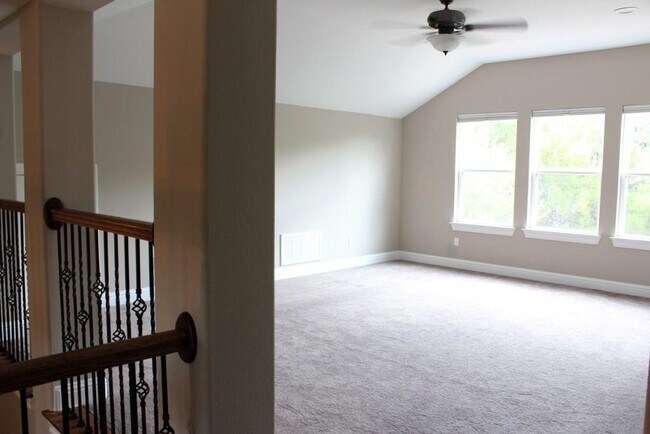 Building Photo - 9308 Villa Norte Dr