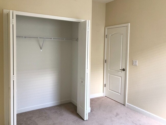 Building Photo - Beautiful 3/2 Spacious Home with a Covered...