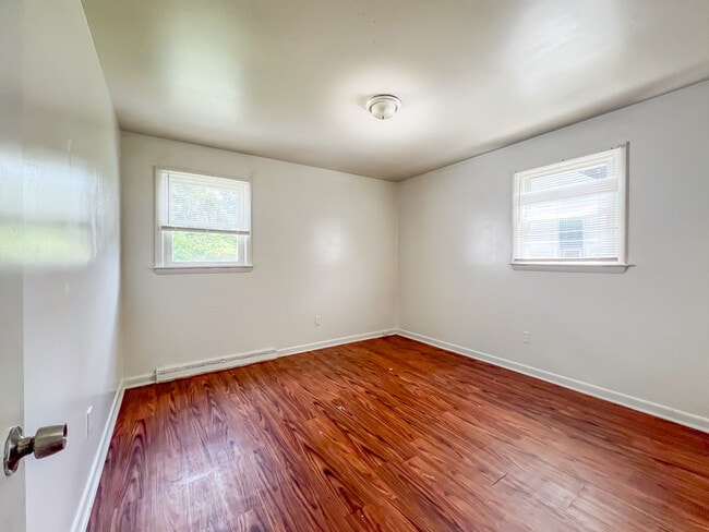 Building Photo - 1107 W Augusta Ave