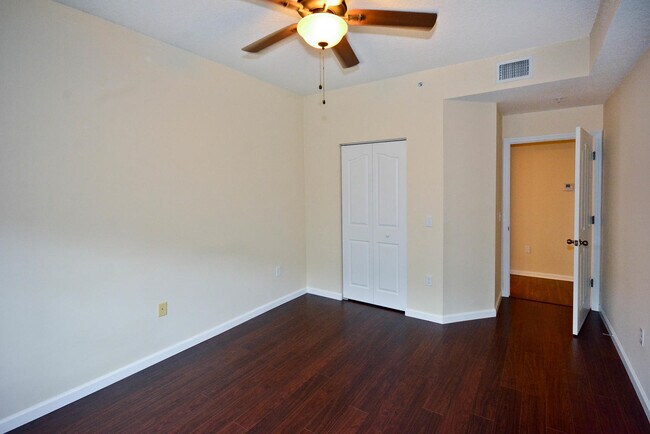 Building Photo - 6203 Myrtlewood Cir W