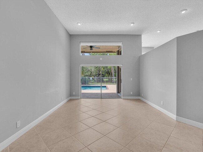 Building Photo - 10434 NW 6th Ct