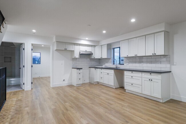 Building Photo - 4647 Pickford St