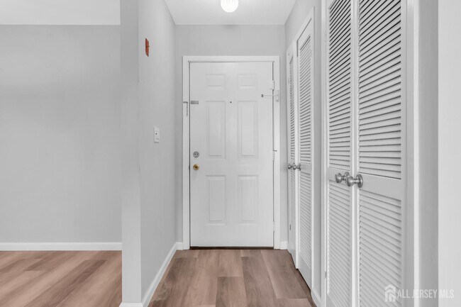 Building Photo - 213 Main St