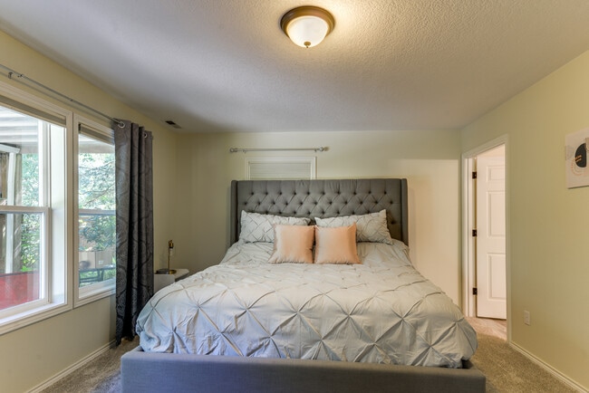 Building Photo - 19007 SW Chesapeake Dr