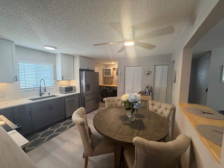 Building Photo - 611 16th Ave S