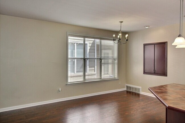 Building Photo - 1368 Island Town Dr