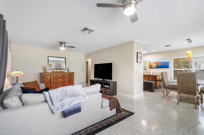 Building Photo - 2757 NE 29th Ave