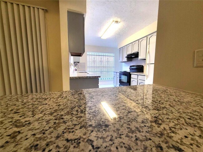Building Photo - 13146 Newbrook Dr