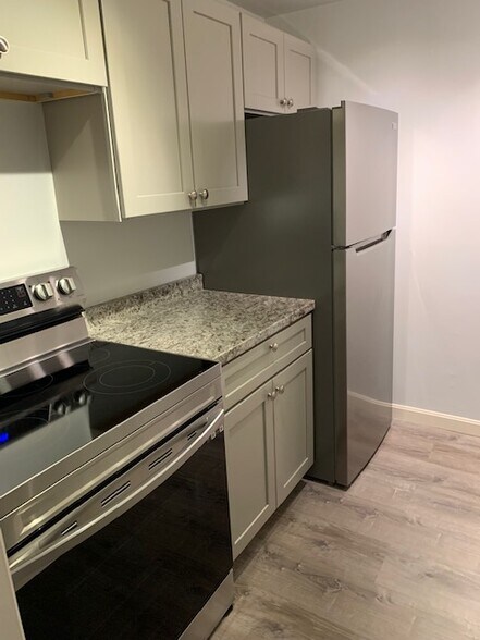 Primary Photo - 330 Newton St