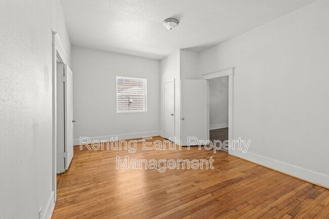 Building Photo - 1520 34th Ave N