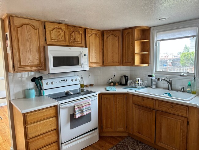 Building Photo - 4 Bedroom, 3.5 Bathroom Home