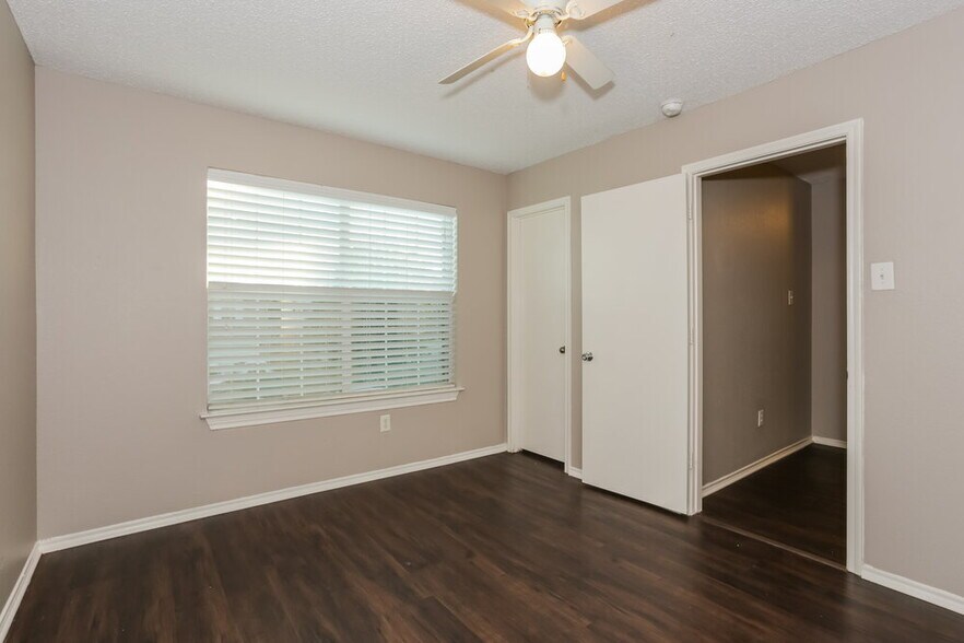 Building Photo - 9936 Sparrow Hawk Ln