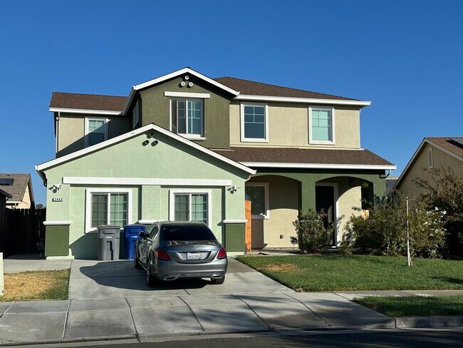 Building Photo - Beautiful Northside Los Banos Rental