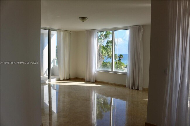 Building Photo - 430 Grand Bay Dr