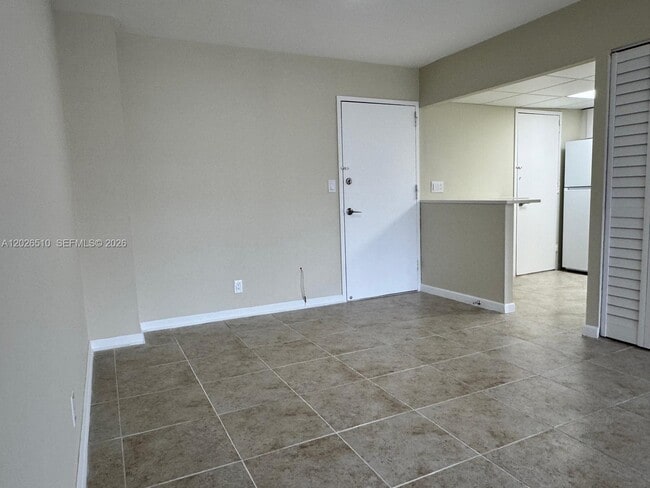 Building Photo - 401 Golden Isles Dr