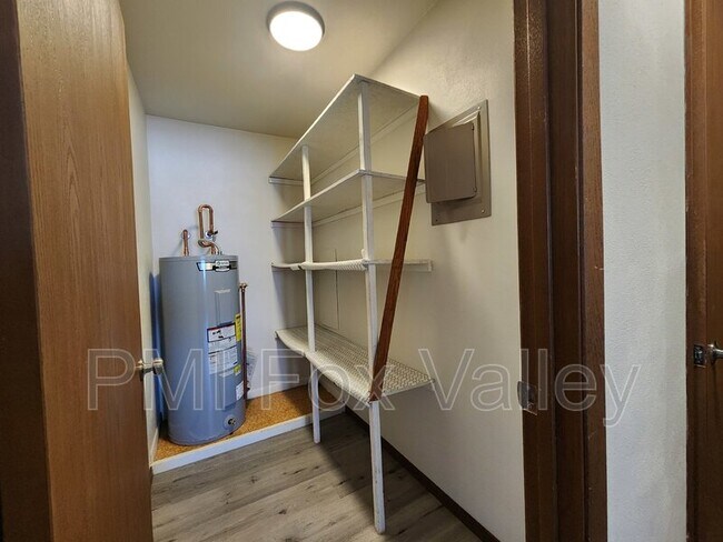 Building Photo - W7760 Elm St
