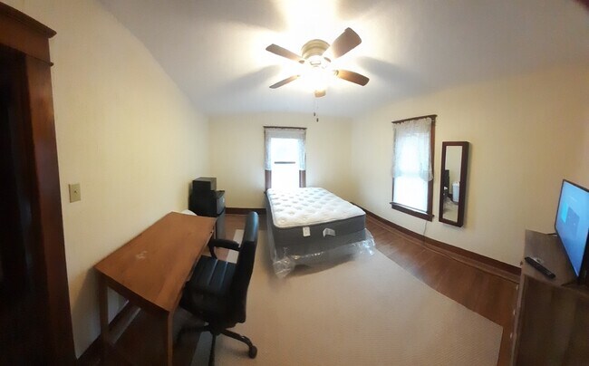 Building Photo - 409 17th Ave