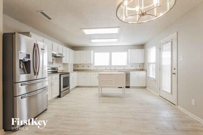 Building Photo - 2310 Amberleigh Dr