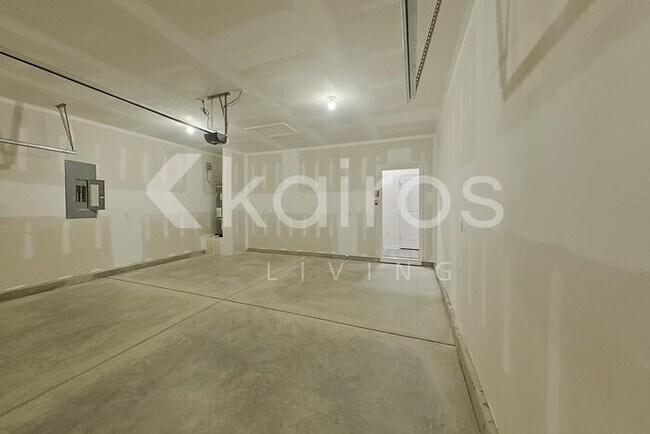 Building Photo - 631 Castillo Dr