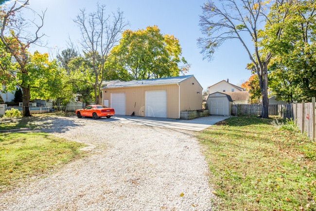 Building Photo - 18 Walnut Ave