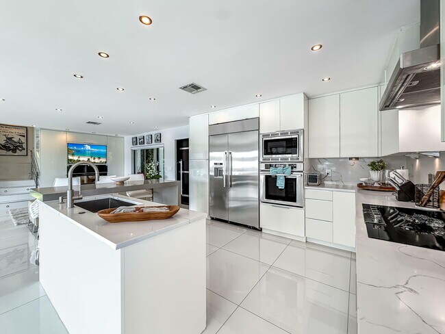 Building Photo - 2628 SE 10th St