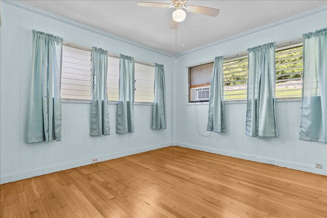 Building Photo - Lovely Moanalua Valley home with spacious ...