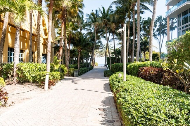 Building Photo - 1460 Ocean Dr