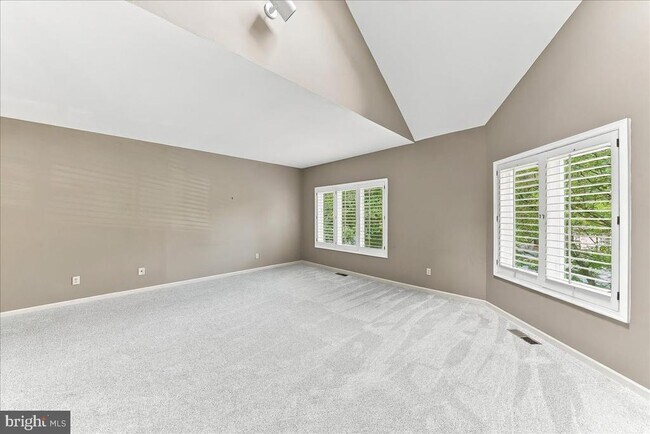 Building Photo - 400 Wooded Way