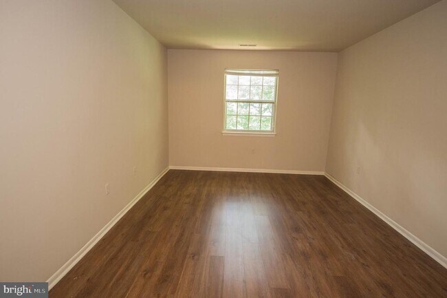 Building Photo - 803 College Ln