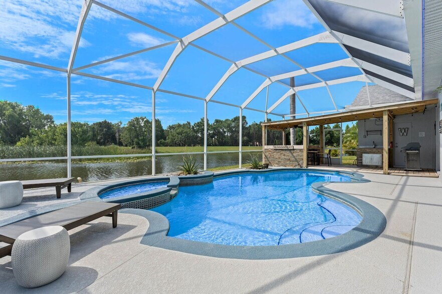 Building Photo - 826 Golf Course Pkwy