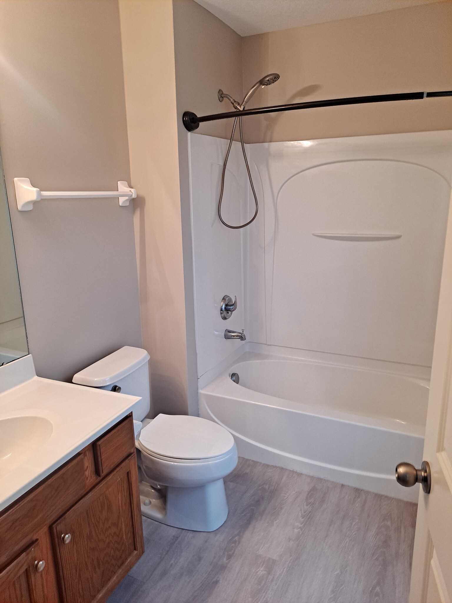 Master Bedroom Bathroom - 1218 Green Dr