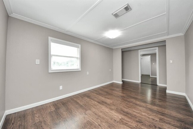Building Photo - 5747 Turtle Creek Rd