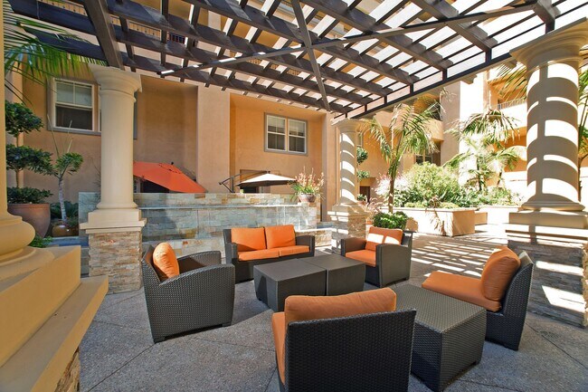 Building Photo - Expansive Marina District 2 Bedroom at Cit...