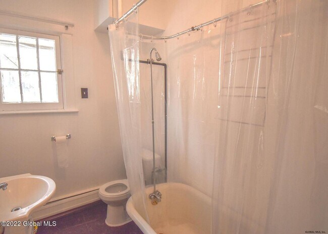 Building Photo - 558 Myrtle Ave