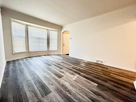 Building Photo - 20211 Gilchrist St