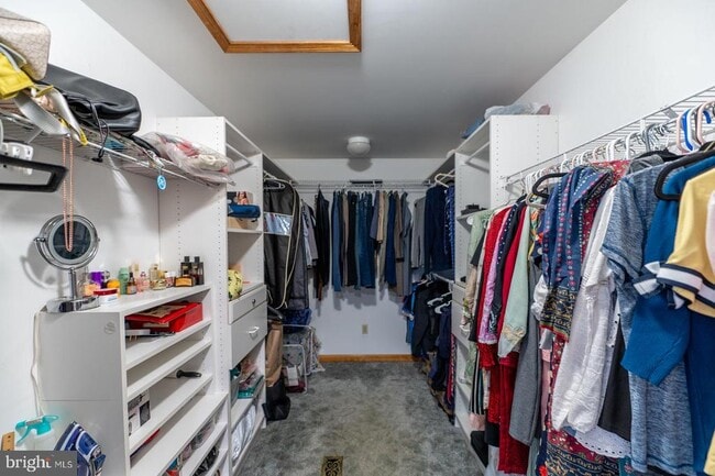 Building Photo - 211 Caravan Dr