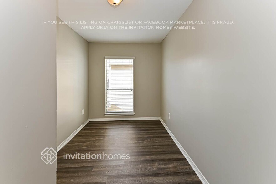 Building Photo - 1403 W 26th St