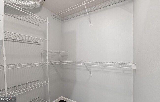 Building Photo - 122 N Bedford St