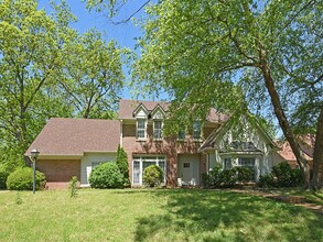 Building Photo - 3 Bedroom with Bonus, 2.5 Bathroom Near Lo...