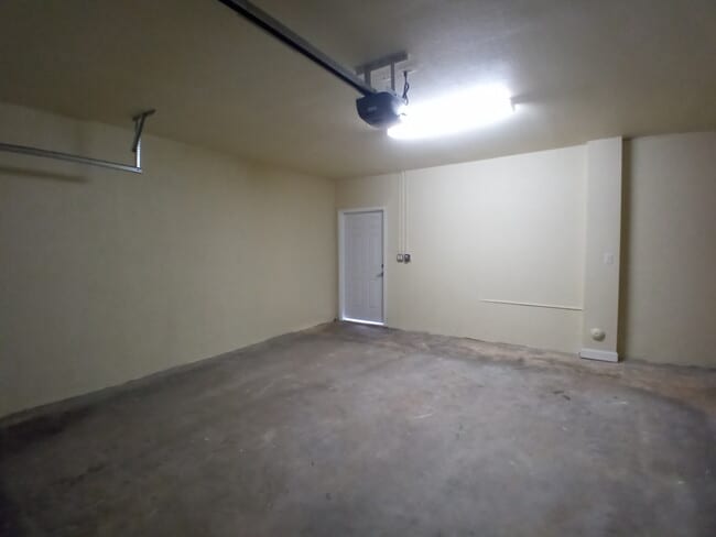 Building Photo - 9010 SW 169th Ave