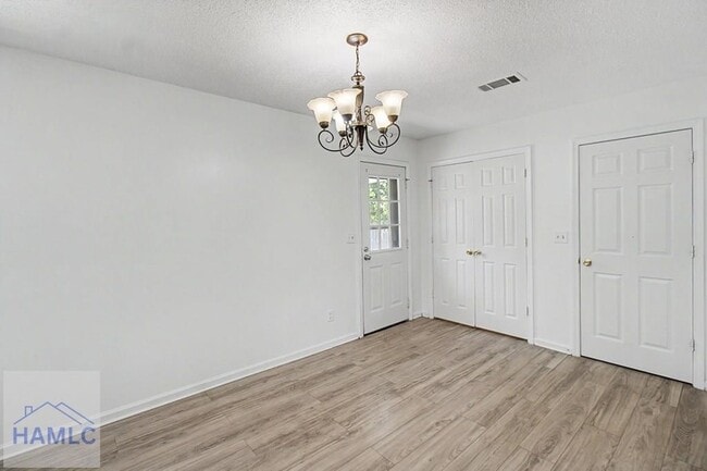 Building Photo - 342 Sheila Dr