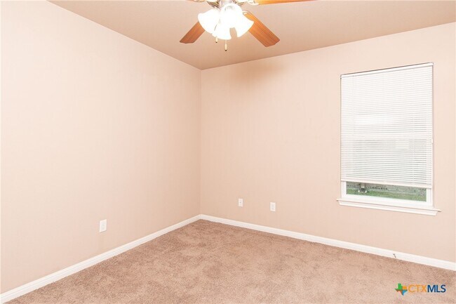 Building Photo - 704 W Gemini Ln